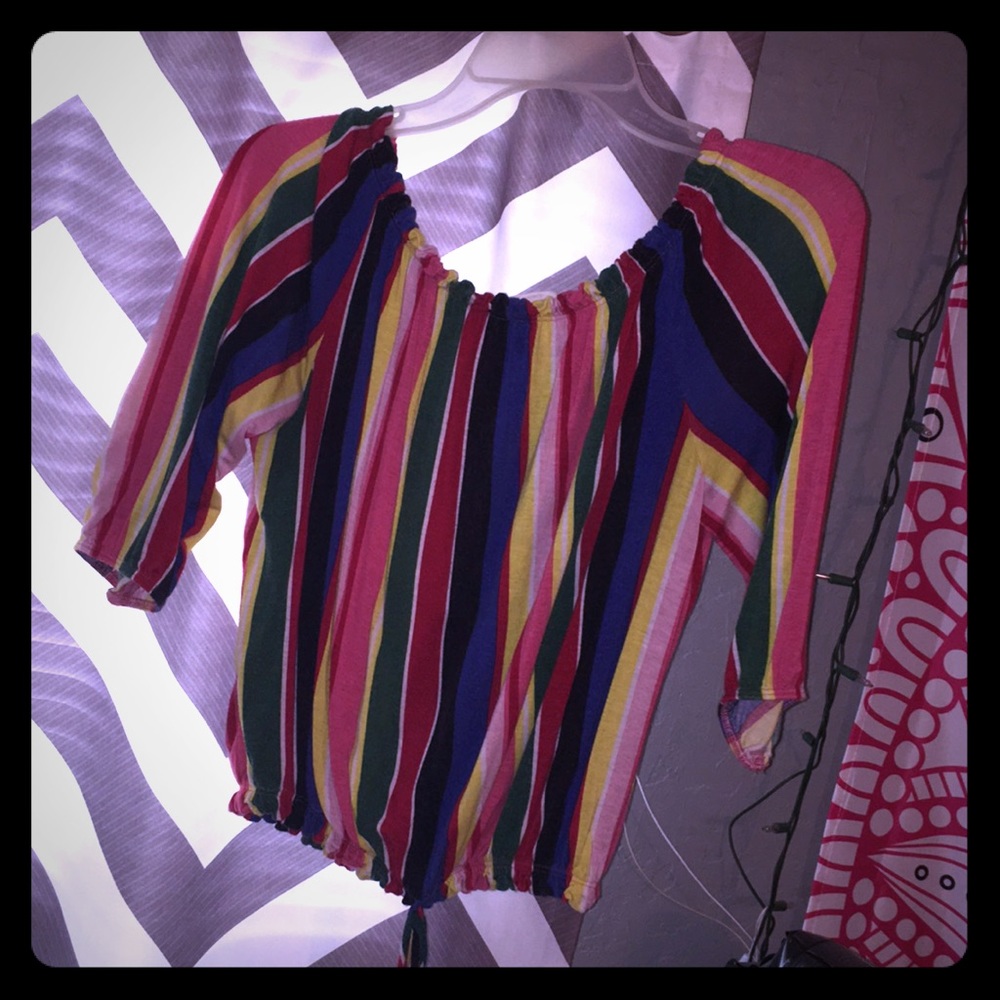 Very cute & colorful crop top!